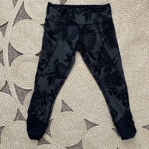 Lululemon Capri Floral print Size 8
